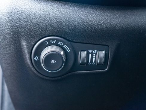 Used 2025 Jeep Compass Latitude image 15