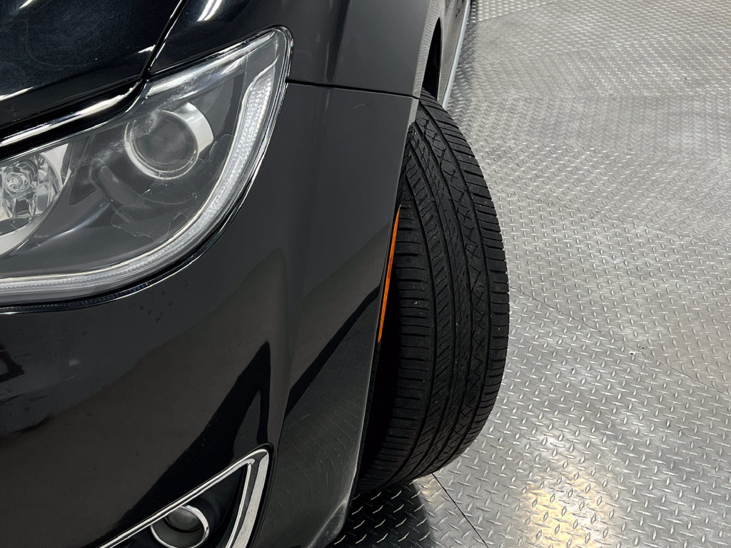 Used 2019 Chrysler Pacifica Touring-L FWD image 40