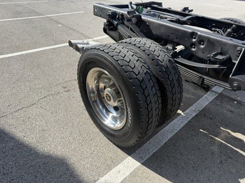 Used 2015 Ford F550 4x4 Regular Cab Super Duty image 11