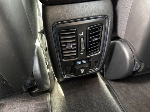 Used 2021 Jeep Grand Cherokee Limited image 15