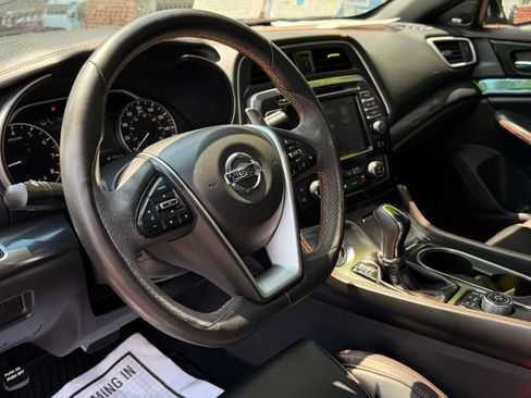 Used 2019 Nissan Maxima SR w/ Premium Package FWD image 9