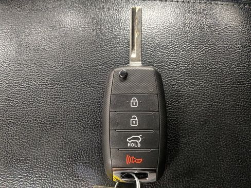 Used 2016 Kia Sorento FWD image 32