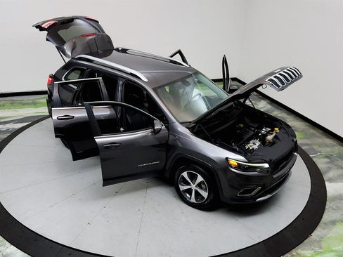 Used 2019 Jeep Cherokee Limited image 36