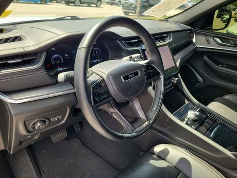 Used 2022 Jeep Grand Cherokee Overland w/ Luxury Tech Group IV image 18