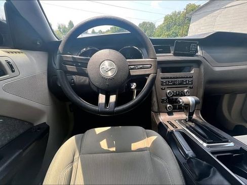 Used 2010 Ford Mustang Coupe RWD image 5