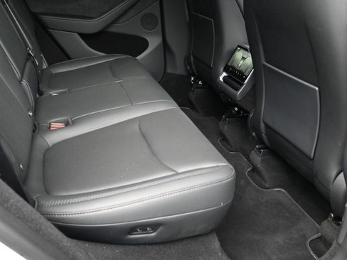 Used 2026 Tesla Model Y AWD image 10