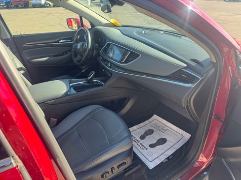 Used 2018 Buick Enclave Essence image 12