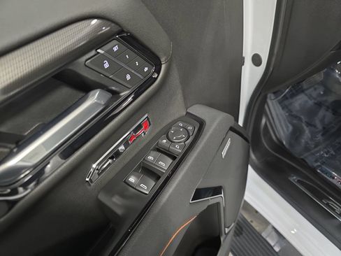 Used 2025 GMC Sierra 1500 AT4 w/ AT4 Premium Package AWD/4WD image 29