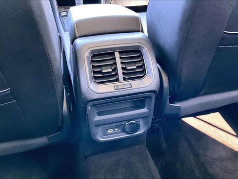 Used 2023 Volkswagen Tiguan SE w/ Panoramic Sunroof Package AWD/4WD image 35