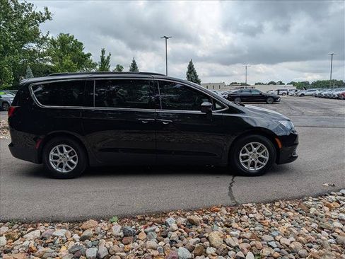 Used 2020 Chrysler Voyager Lxi FWD image 6