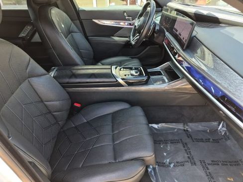 Used 2025 BMW 740i RWD image 15