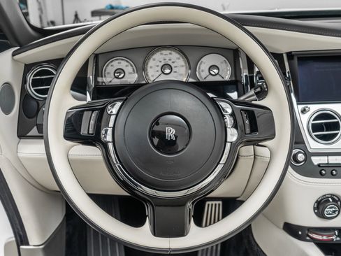 Used 2020 Rolls-Royce Dawn RWD image 15