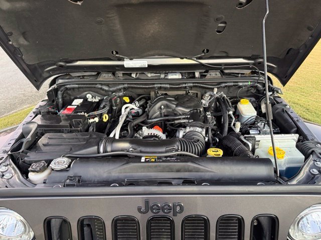 Used 2017 Jeep Wrangler Unlimited Sahara AWD/4WD image 32