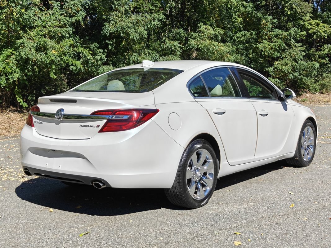 Used 2016 Buick Regal FWD image 3