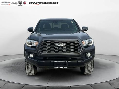 Used 2022 Toyota Tacoma TRD Off-Road image 2