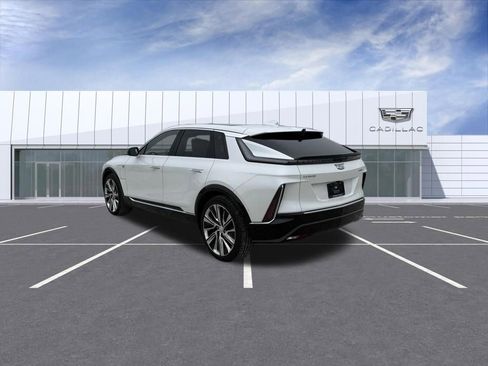 Certified 2024 Cadillac Lyriq Luxury w/ LPO, Floor Liner Package AWD/4WD image 4