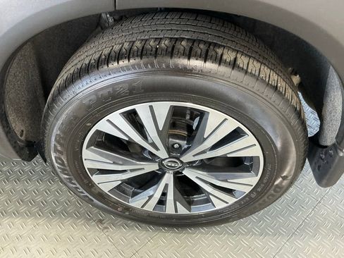 Used 2023 Nissan Rogue SV image 40