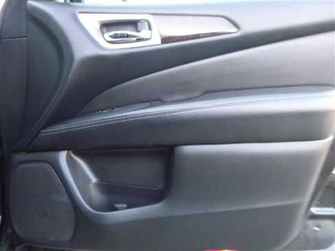 Used 2014 Nissan Pathfinder SL w/ SL Premium Package image 24