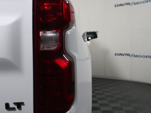 Used 2024 Chevrolet Silverado 1500 LT w/ Z71 Off-Road Package AWD/4WD image 6