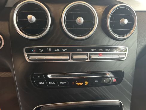 Used 2019 Mercedes-Benz GLC 300 4MATIC image 24