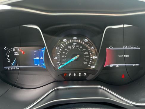 Used 2017 Ford Fusion SE w/ Fusion SE Technology Package FWD image 16