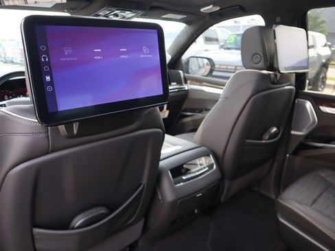 New 2026 Cadillac Escalade Platinum Sport w/ LPO, ONYX Package AWD/4WD image 17