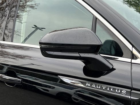 Certified 2023 Lincoln Nautilus Reserve image 6