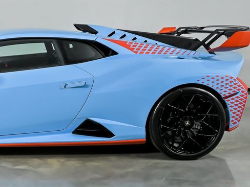 Used 2022 Lamborghini Huracan STO RWD image 8