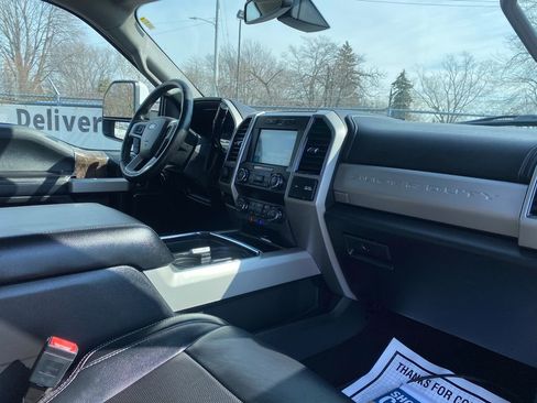 Used 2019 Ford F250 Lariat w/ Lariat Ultimate Package image 18