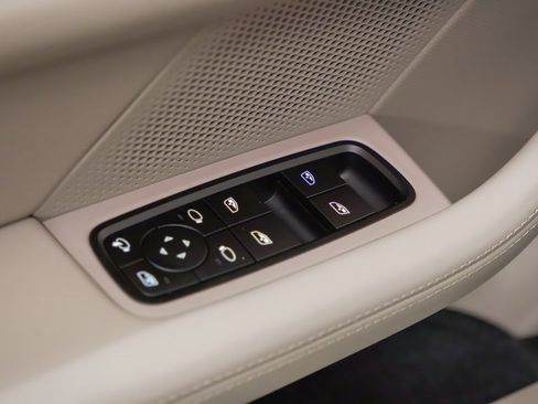 Certified 2025 Porsche Taycan 4S image 24