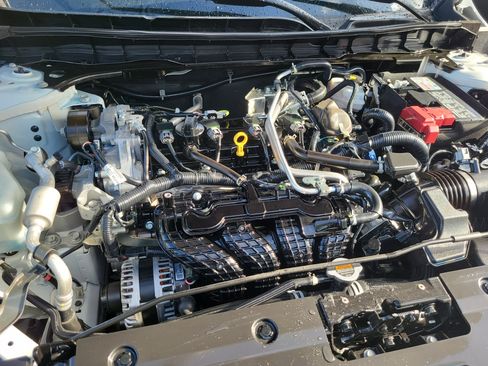 Used 2025 Nissan Altima 2.5 SV FWD image 25