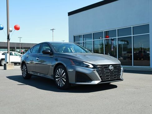 Used 2024 Nissan Altima 2.5 SV image 3