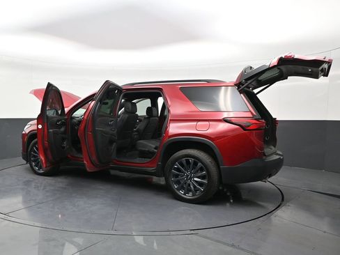 Used 2022 Chevrolet Traverse RS image 32