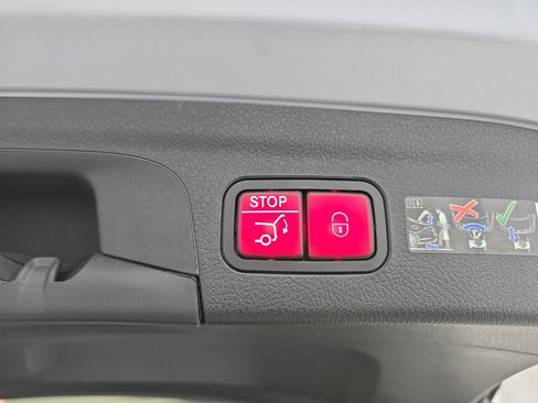 Used 2025 Mercedes-Benz GLE 450 4MATIC image 13