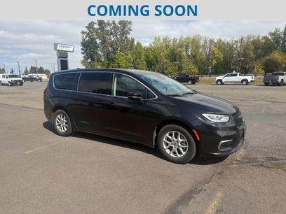 Used 2023 Chrysler Pacifica Touring-L