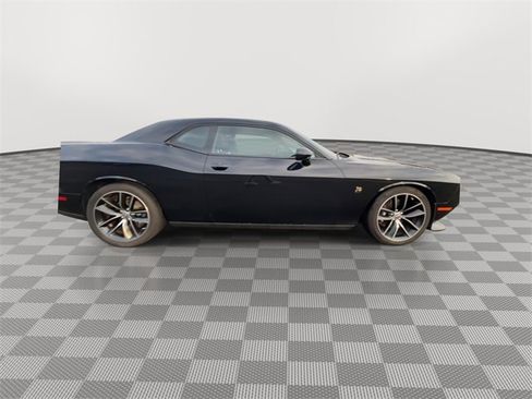 Used 2016 Dodge Challenger R/T Scat Pack image 9