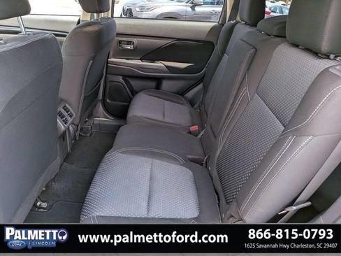 Used 2020 Mitsubishi Outlander ES AWD/4WD image 13