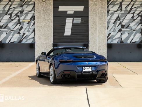 Used 2025 Ferrari Roma Spider RWD image 11