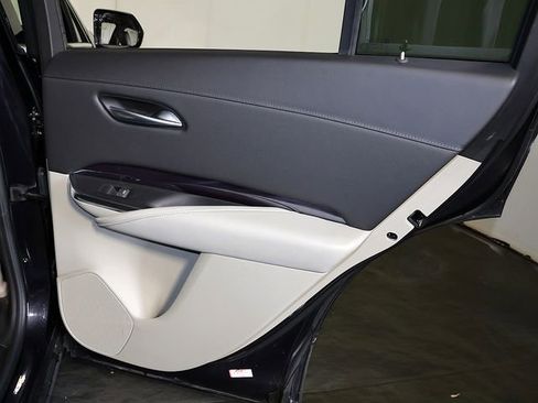 Used 2023 Cadillac XT4 Luxury w/ Cold Weather Package FWD image 29