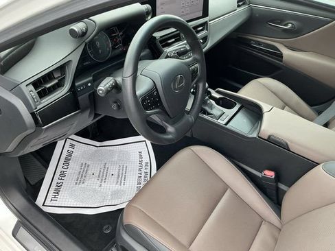 Used 2024 Lexus ES 350 w/ Premium Package FWD image 12