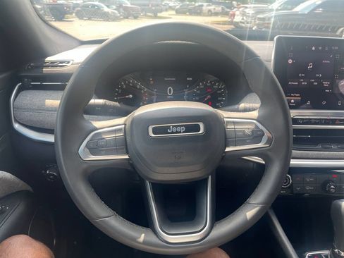 Used 2024 Jeep Compass Latitude AWD/4WD image 18