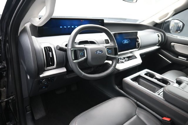 Certified 2025 Ford Expedition Active AWD/4WD image 9