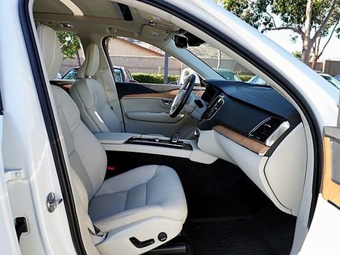 Used 2022 Volvo XC90 T8 Inscription Expression w/ Advanced Package AWD/4WD image 11