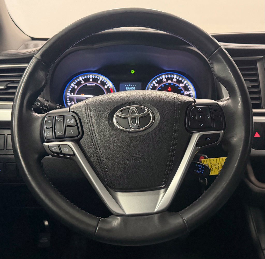 Used 2015 Toyota Highlander LE AWD/4WD image 16