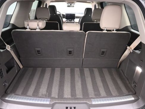 Used 2023 Lincoln Navigator Reserve AWD/4WD image 12