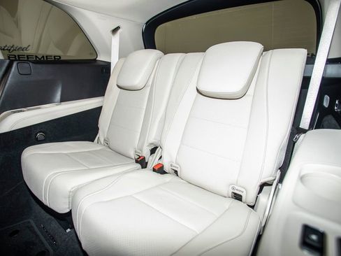 Used 2026 Mercedes-Benz GLS 450 4MATIC image 16