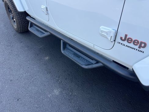 Used 2023 Jeep Gladiator Mojave AWD/4WD image 15