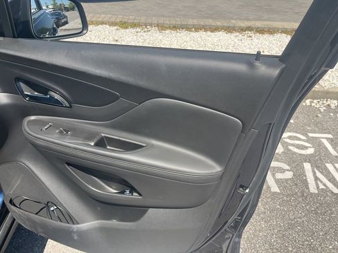 Used 2022 Buick Encore Preferred w/ Safety Package image 6