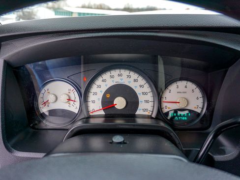 Used 2011 Dodge Dakota 4WD Crew Cab SXT image 12