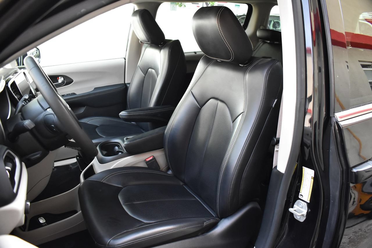 Used 2024 Chrysler Pacifica Touring-L FWD image 15